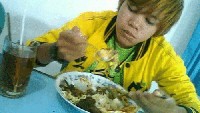 Mana nih yang gengsi makan di warteg? Justin Beiber aja suka makan di warteg. Eiits ini Justin Beiber kualitas KW super. Foto: Istimewa