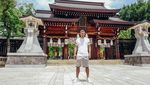 Potret Lukas Podolski Jalan-jalan di Jepang