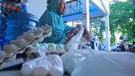 Nenek Penjual Telur Asin yang Pantang Jadi Pengemis