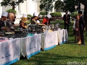Didampingi Iriana, Jokowi Pantau Lomba Masak Ikan di Halaman Istana