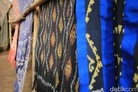  Kerajinan lokal berupa kain tenun (Randy/detikTravel)