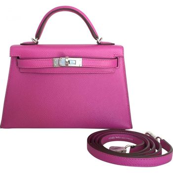 Tas Pertama Anak Kylie Jenner Seharga Rumah, Bentuknya Super Mini