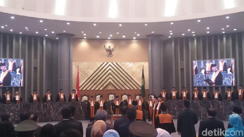 Ketua MA Lantik Kakak Ganjar Pranowo Jadi Hakim Agung Ketua MA Lantik Kakak Ganjar Pranowo Jadi Hakim Agung