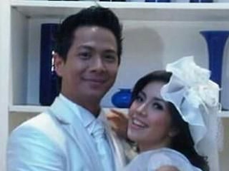 Anak, Orang ketiga atau KDRT, Faktor Perceraian Yeslin dan Delon? Anak, Orang ketiga atau KDRT, Faktor Perceraian Yeslin dan Delon?