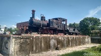 Lewat Romusha, jaringan kereta api dibangun Jepang dari tahun 1942 hingga 1943 sepanjang 220 Km. Jalur ini membentang dari Kota Pekanbaru menuju ke Kampar hingga ke Sijunjung di Sumatera Barat (Chaidir/detikTravel)
