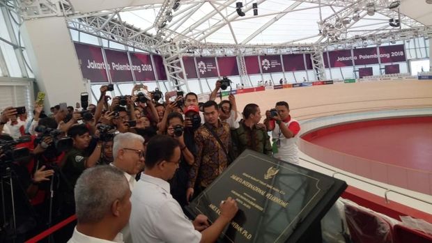 Anies meresmikan venue bernama Jakarta Internationa Velodrome di Jalan Balap Sepeda, Rawamangun, Jakarta Timur.