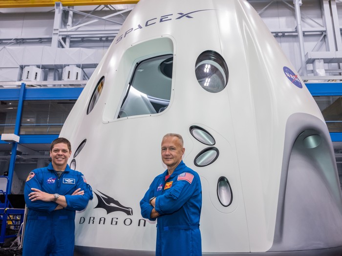 spacex nasa astronot kapsul crew dragon