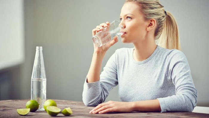 6 Waktu yang Tepat untuk Minum Air Putih Agar Tetap Bugar