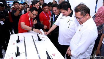 Telkomsel selaku anak usaha Telkom yang juga Official Mobile Partner Asian Games 2018 memperkenalkan jaringan 5G di Telkomsel 5G Experience Center, di mana pengunjung bisa melihat dan merasakan langsung, bagaimana kehandalan koneksi 5G.