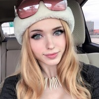  Kaitlyn Siragusa atau yang lebih dikenal dengan nama panggung Amouranth jadi sensasi setelah ketahuan berbohong soal status lajangnya. Ia pun banyak menerima komentar negatif setelah netizen menemukan fakta bahwa ia sudah menikah. Foto: Instagram