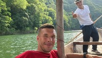 Mantan pemain Arsenal ini begitu menikmati hari-harinya di Jepang. Podolski menyempatkan traveling ke berbagai daerah di Jepang, di luar pertandingan (poldi_official/Instagram)