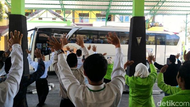 Pemberangkatan jemaah calon haji Kloter 95 Embarkasi Solo.