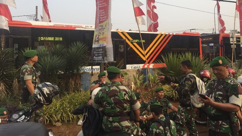 200 Personel Gabungan Amankan Torch Relay Asian Games di Jaktim 200 Personel Gabungan Amankan Torch Relay Asian Games di Jaktim