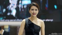 Bidadari cantik menemani Lexus di GIIAS 2018