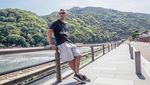 Potret Lukas Podolski Jalan-jalan di Jepang