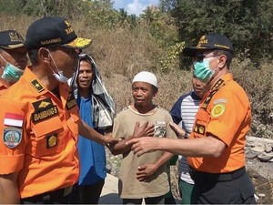 Tim SAR Berhasil Temukan 1 Korban Longsor di Dompo Indah