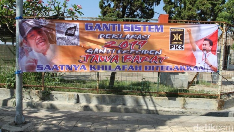Spanduk PKS-HTI Dukung #2019GantiPresiden di Bandung Dibongkar