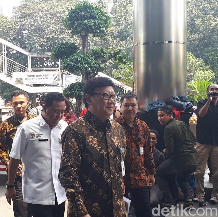 Tjahjo dan Moeldoko Sambangi KPK