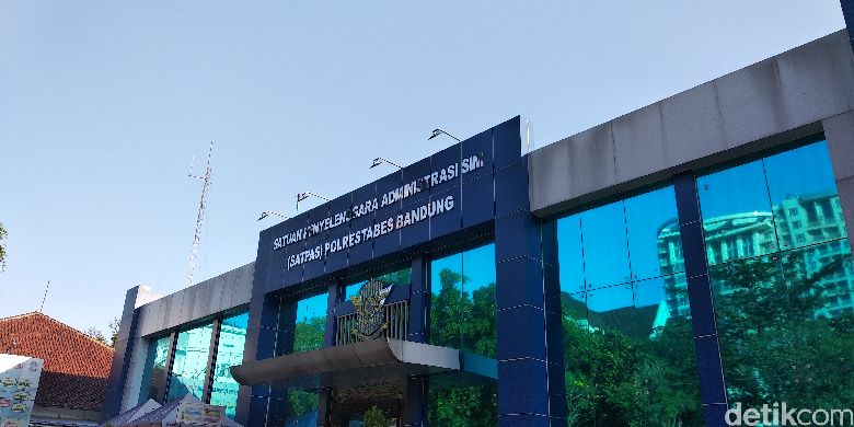 Gedung Satlantas Polrestabes Bandung. Foto: Dony Indra Ramadhan Gedung Satlantas Polrestabes Bandung. Foto: Dony Indra Ramadhan