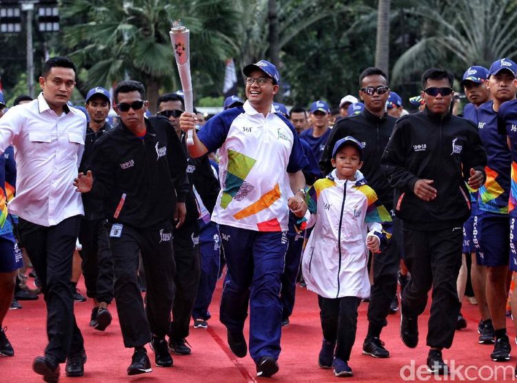 Obor Asian Games Tiba di Balai Kota