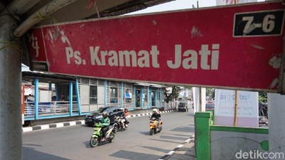 Dilewati Pawai Obor Asian Games, Toko dan PKL Pasar Kramat Jati Tutup