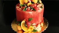 Buat momen spesial, bisa jadikan kue semangka ini sebagai referensi. Meskipun terdiri dari buah-buahan tapi terlihat ekslusive kan? Foto : instagram @sweet.art.uga