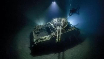 Juara pertama kategori wide-angle diraih Alex Dawson. Lokasi: Tala Bay, Yordania.  Gear: Nikon D850, Samyang 12/2.8 ED NCS fisheye lens for Nikon F, Sea&Sea MDX-D850 housing, four Big Blue dive lights on 33,000 lumens each. Settings: f/6.3, 1/5 sec, ISO 64.  Foto: Scuba Diving Magazine