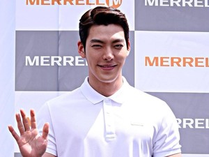 Kim Woo Bin Resmi Gabung dengan Agensi Shin Min Ah