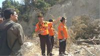 Tim SAR Berhasil Temukan 1 Korban Longsor di Dompo Indah