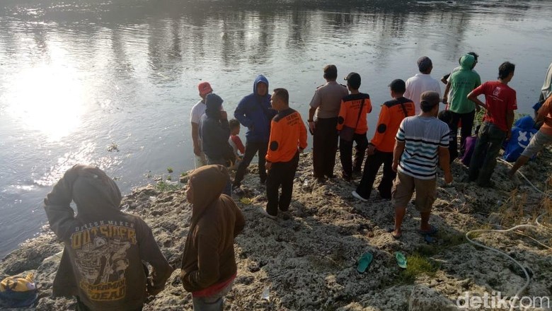 Depresi Gagal Menikah, Pria di Ngawi Terjun ke Bengawan Solo Depresi Gagal Menikah, Pria di Ngawi Terjun ke Bengawan Solo