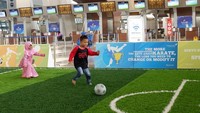 Tua, muda, anak-anak sampai wisman pun turut berpartisipasi (dok Angkasa Pura II)