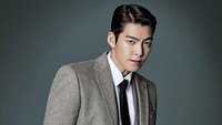 Bahkan ia batal menjalani wajib militer di umurnya yang sudah mau memasuki kepala tiga. Foto: Dok. Instagram/actorkimwoobin