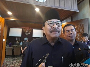 Kabar Jadi Timses Jokowi, Soekarwo: Kayak Saya Itu Penting?