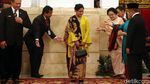 Saat MenPAN-RB Syafruddin Cium Tangan Megawati