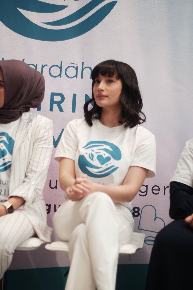 Selain Tatjana, beberapa artis yang tampil dengan model rambut long bob adalah Dian Sastro Wardoyo dan Andien Aisyah. Potongan rambut bob tapi tidak terlalu pendek ini memang terlihat segar dan natural.  Foto: Silmia Putri/Wolipop