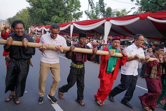 Saat ini, Sandiaga telah memiliki tiga sepatu 910. Di antaranya seri Amaru warna merah, Fujiwara warna hitam dan juga SandiUno Special Edition. Foto: Dok. 910