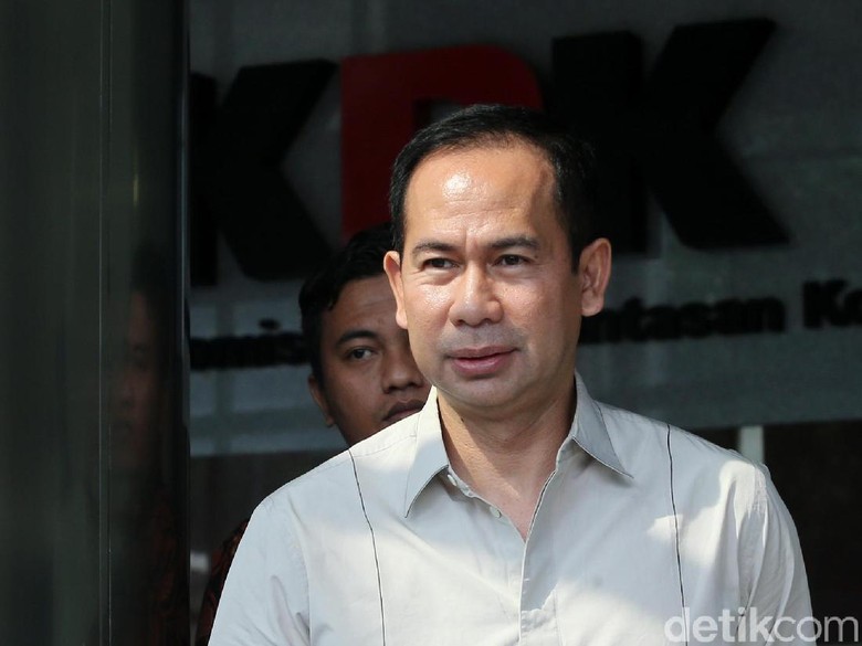 KPK Pegang Bukti Check-in Suami Airin di Hotel Bareng Wanita Lain KPK Pegang Bukti Check-in Suami Airin di Hotel Bareng Wanita Lain