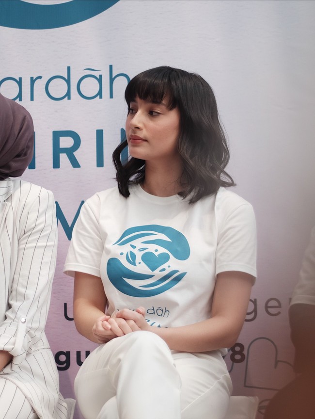 Hari itu Tatjana Saphira hadir sebagai brand Ambassador Wardah Beauty. Ia ikut mendukung program CSR Wardah Inspiring Movement yang fokus mengembangkan bidang pendidikan, kesehatan, lingkungan, dan pemberdayaan perempuan. Foto: Silmia Putri/Wolipop