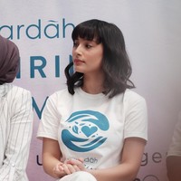 Hari itu Tatjana Saphira hadir sebagai brand Ambassador Wardah Beauty. Ia ikut mendukung program CSR Wardah Inspiring Movement yang fokus mengembangkan bidang pendidikan, kesehatan, lingkungan, dan pemberdayaan perempuan. Foto: Silmia Putri/Wolipop