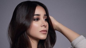 Wajah manis, karier cemerlang, dan aura awet muda yang susah ditandingi. Aseel Omran adalah salah satu pop star Arab Saudi. Foto: Aseel Omran