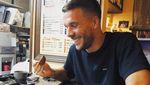 Potret Lukas Podolski Jalan-jalan di Jepang