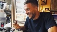Podolski juga menyukai makanan khas Jepang (poldi_official/Instagram)