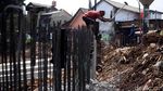 Pemasangan Turap di Kali Grogol Terus Dikebut