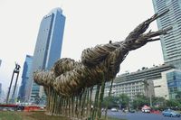 Pasang Bambu  di  Bundaran  HI  Anies Ini Karya Seni Tak 