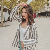 Tidak berprofesi sebagai artis, sosok wanita yang satu ini,  Alyssa Daguise, populer di media sosial. Hal itu karena Alyssa adalah kekasih anak Ahmad Dhani dan Maia yang kini menjadi selebriti Al Ghazali. Sudah dua tahun ini Alyssa dan Al menjadi pasangan kekasih. Dan sejak kemunculannya, gadis berdarah Prancis ini kerap disebut-sebut netizen mirip Kendall Jenner. Foto: Instagram Alyssa Daguise