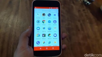 Nokia 1 hadir dengan dua pilihan warna, Warm Red dan Dark Blue. Foto: Virgina Maulita Putri/detikINET