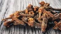 Cengkeh bermanfaat untuk mengharumkan napas. Pada zaman dulu, orang setelah makan sering mengunyah cengkeh agar aroma sisa makanan bisa hilang. Foto: Thinkstock