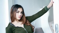 Namun sayangnya mereka putus dan Nabilla kembali membuka hijabnya itu. Dok. Instagram/bae_biiiiiii