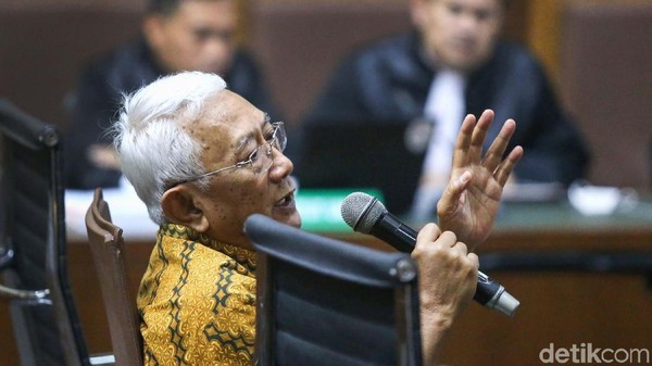 Eks Mensesneg Bambang Kesowo Bersaksi di Sidang BLBI