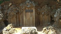 Foto: Meski para sejarawan meyakini Monumen Cina ini merupakan pintu masuk menuju lorong rahasia itu, ta[pi belum ada langkah pasti dari pemerintah untuk membuktikan ini. (Sudirman/detikTravel)